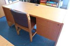 WOOD DESK / CHAIR