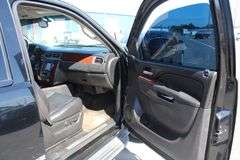 2011  CHEVROLET  Suburban  1GNSCKE06BR242172  Mileage:   293274