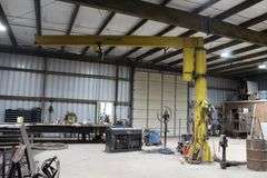 MOTIVATION SHOP CRANE (1,000 LB) WITH HOIST