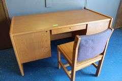 WOOD DESK / CHAIR