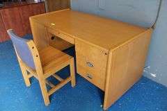 WOOD DESK / CHAIR