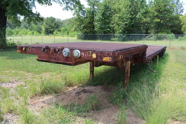 HOMEMADE FLATBED TRAILER (NO TITLE / Taxes Applied)