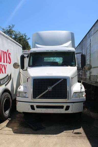 2013  VOLVO TRUCK  VNM  4V4MC9DG2DN147695  Mileage:   794,869