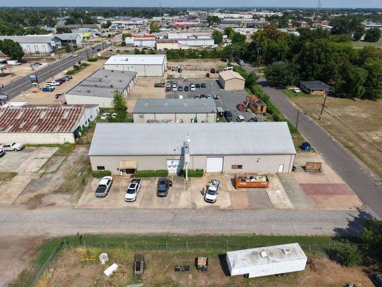 Commercial Real Estate Lots with Improvements (Office/Warehouse with open lot facing East Texas Stre