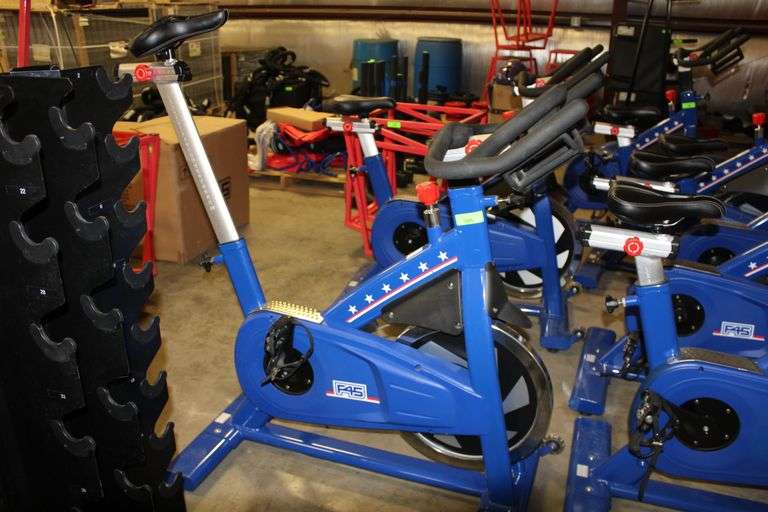 SPINNING EXCERCISE BIKE *SEAT BROKEN