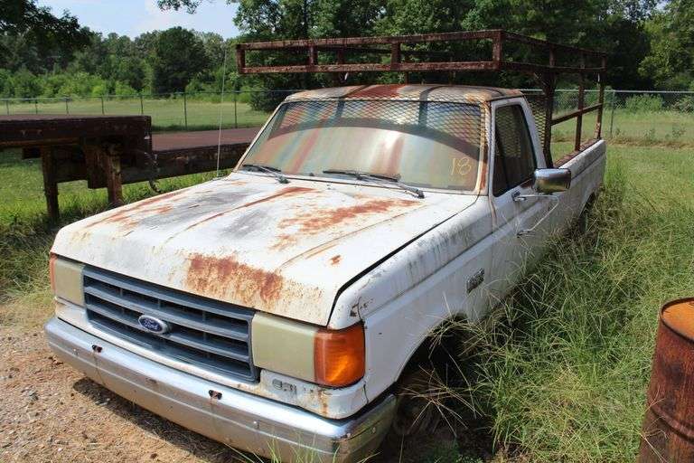 1988 FORD F-150 (NO TITLE / Taxes Applied PARTS ONLY)