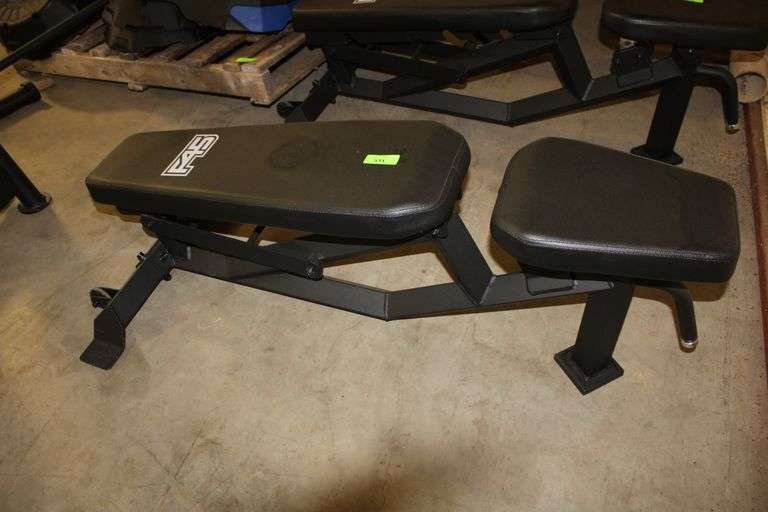 ADJUSTABLE WEIGHT BENCH