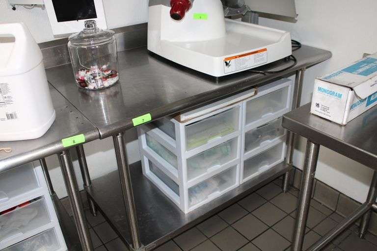 4’ STAINLESS STEEL TABLE