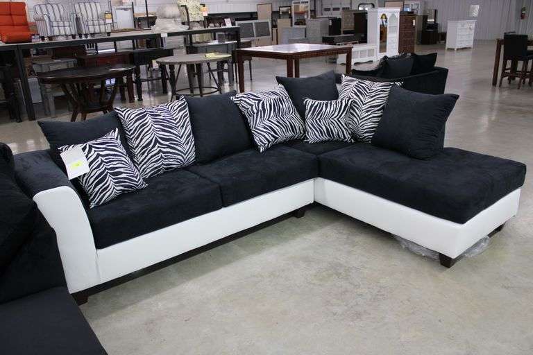 NEW JV FURNITURE 2-PC SECITIONAL (BLACK & WHITE SAFARI)