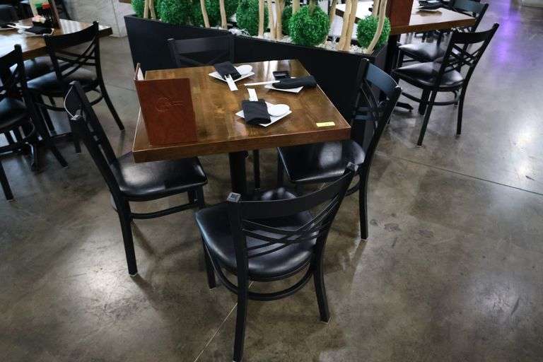 TABLE WITH 4 CHAIRS