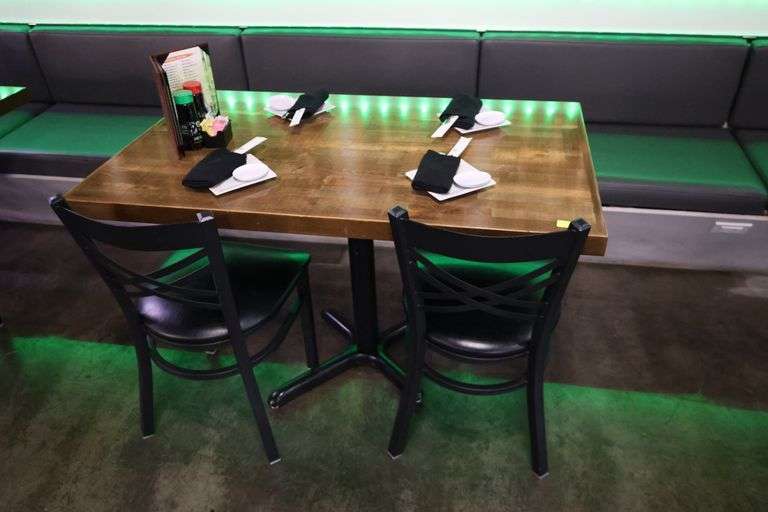 TABLE WITH 2 CHAIRS