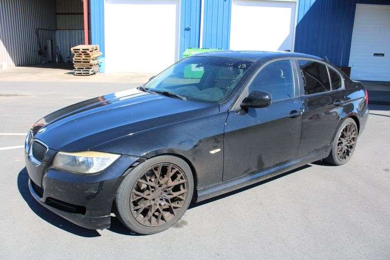 2010  BMW  328i  WBAPH7G57ANM48870  Mileage:   140166