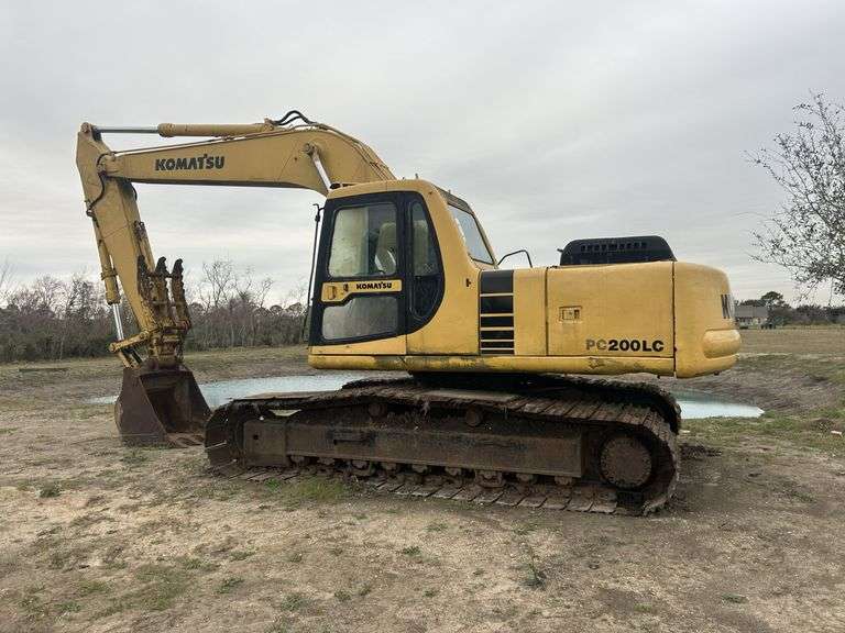 Komatsu 200LC Excavator . Navasota, Tx