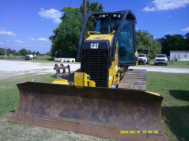 Cat D3K2 LGP Dozer Runs and operates