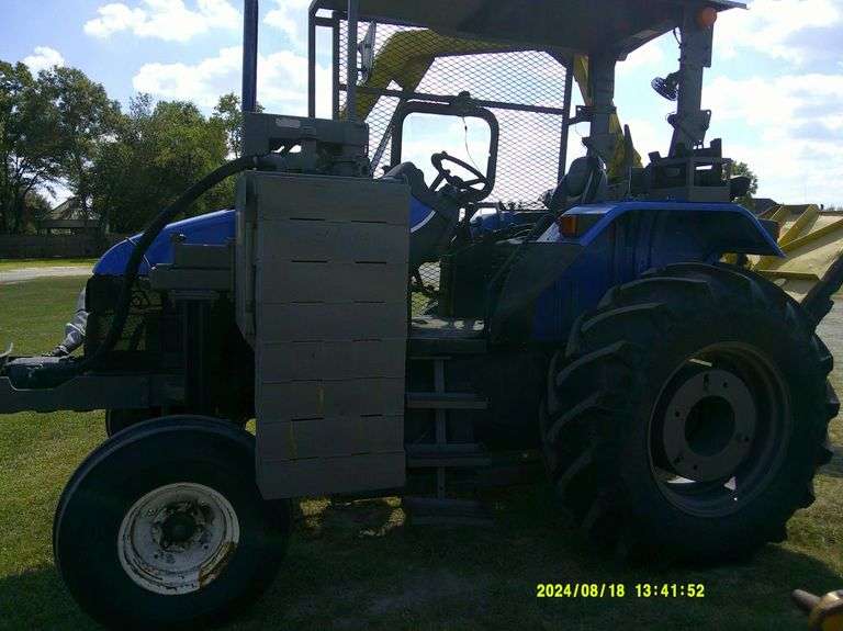 New Holland NH7590 Tractor with Almo
