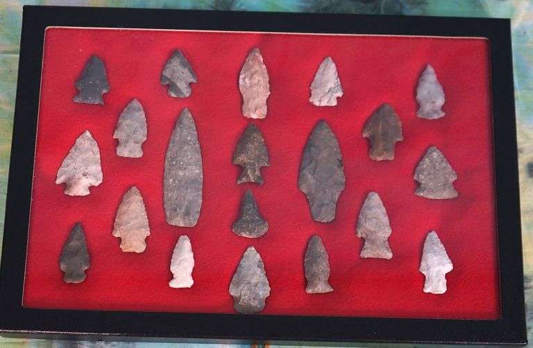 (20) Authentic Woodland & Archaic Period Arrowheads & Spear Point Artifacts