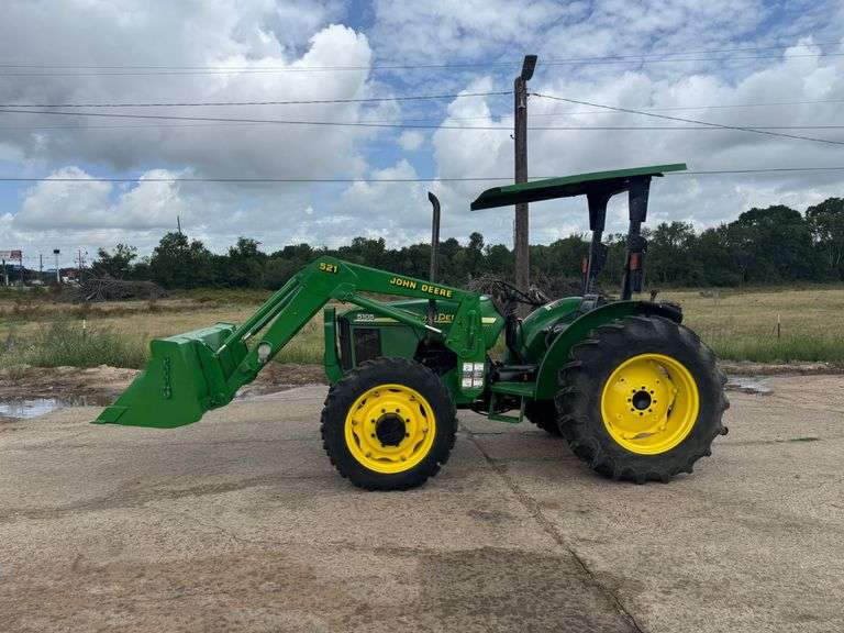 John Deere  5105  Tractor  .  Caldwell, TX
