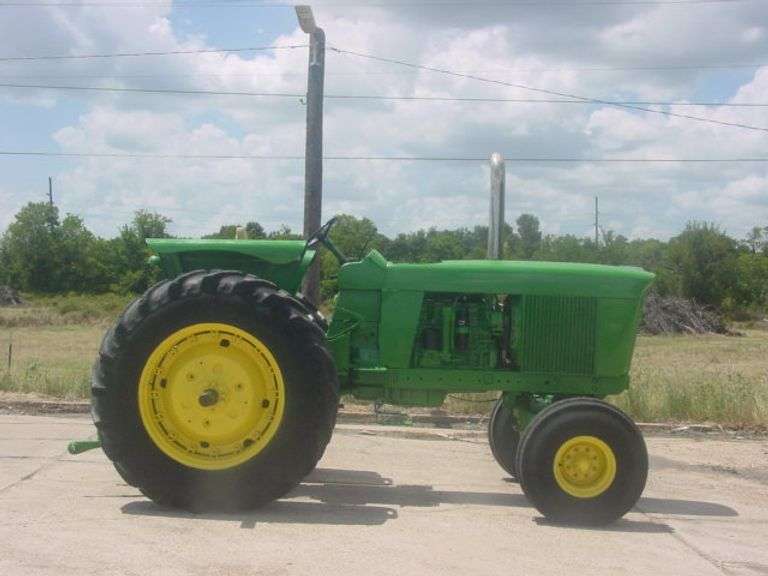 John Deere 4520 Tractor . Caldwell, Tx