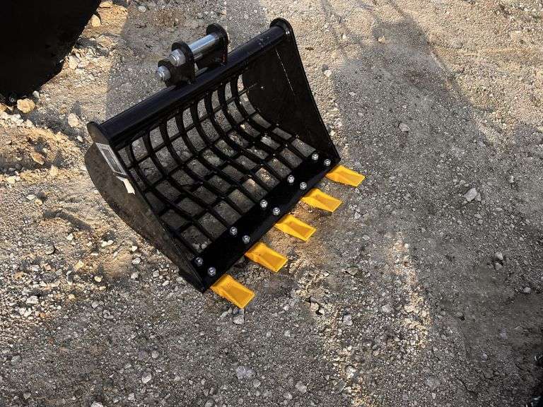 Mini-X Cleanout Bucket Franklin TX