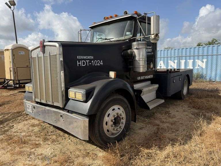 2003  Kenworth  W900B  Semi Truck  000000  0000000  Caldwell, TX
