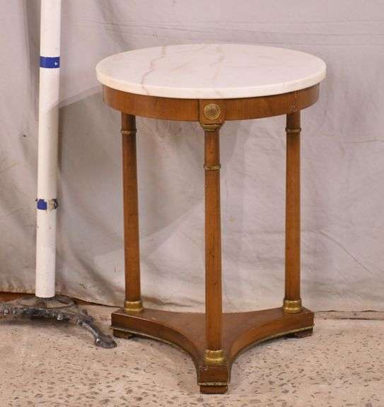 Round marble top side table; 68-1626