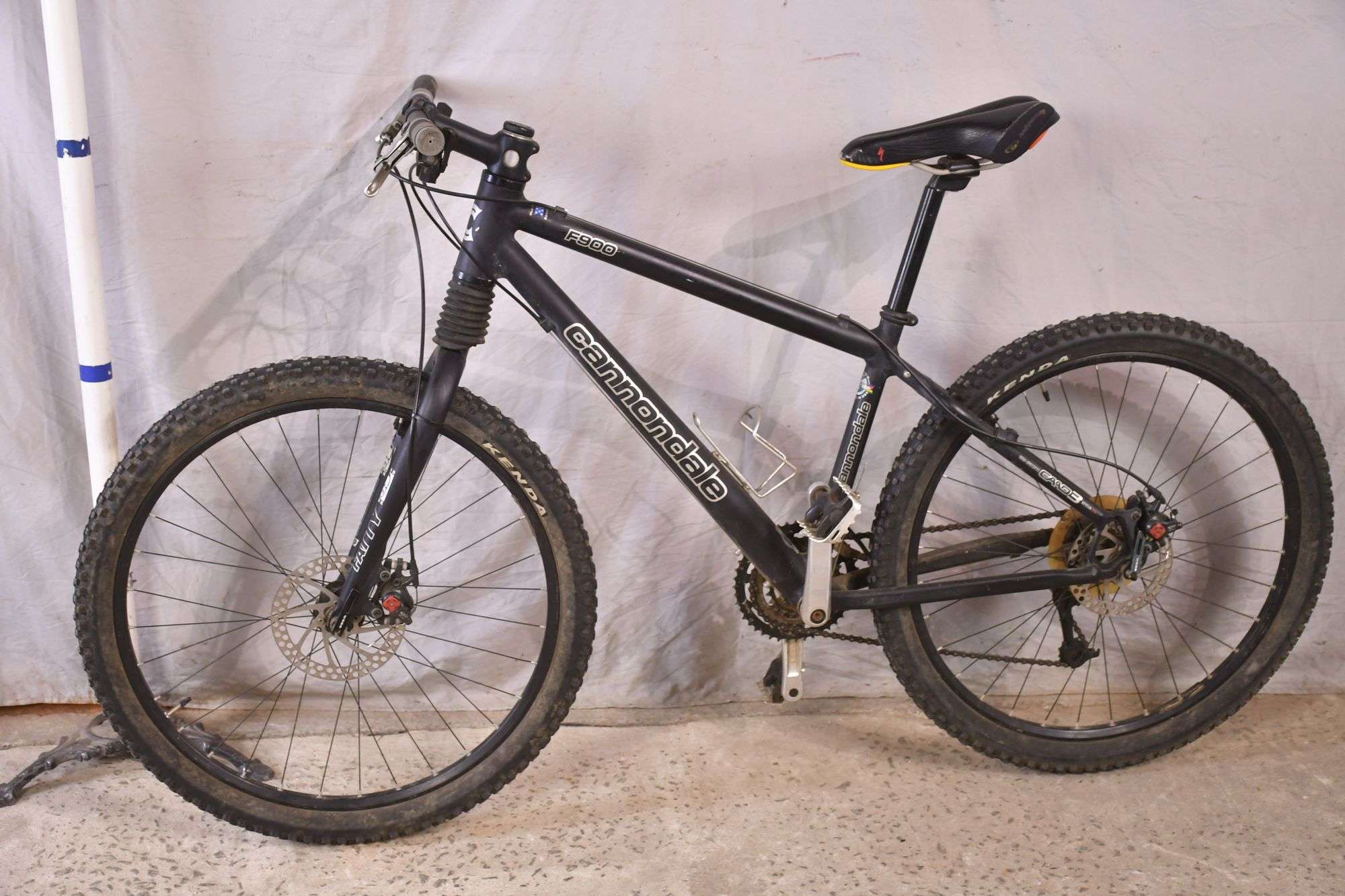 Cannondale F900 27 speed mountain bike; 13-166 - R.H. Lee & Co