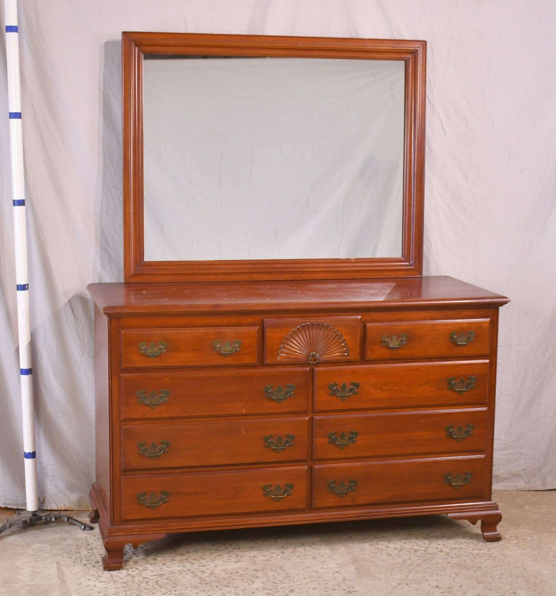 Queen Anne 9 Drawer Cherry Dresser With Tri Fold Mirror Queen Anne
