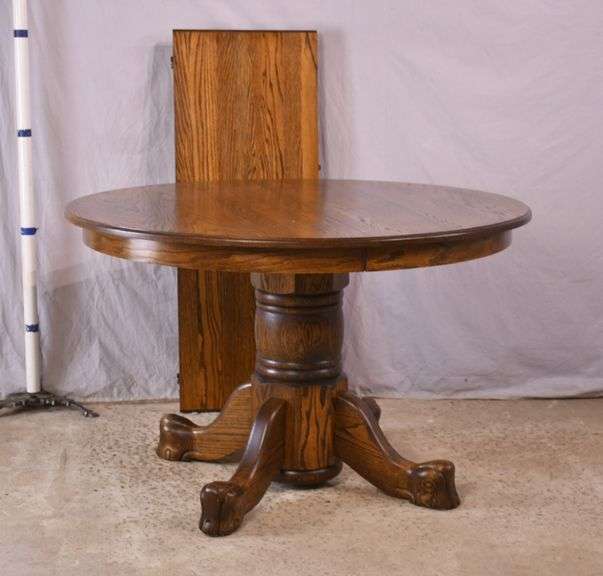 Round oak single pedestal dining table with 1 skirted leaf; 3453-045