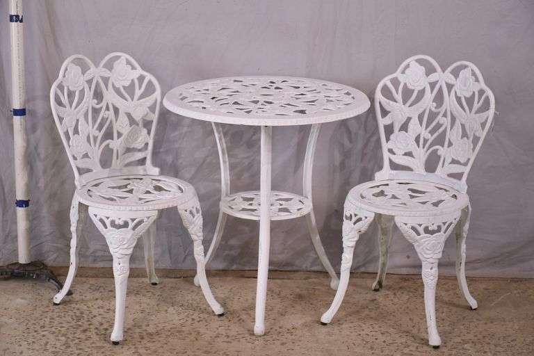 3 piece ornate white castiron/aluminum bistro set; 1116572 R.H. Lee