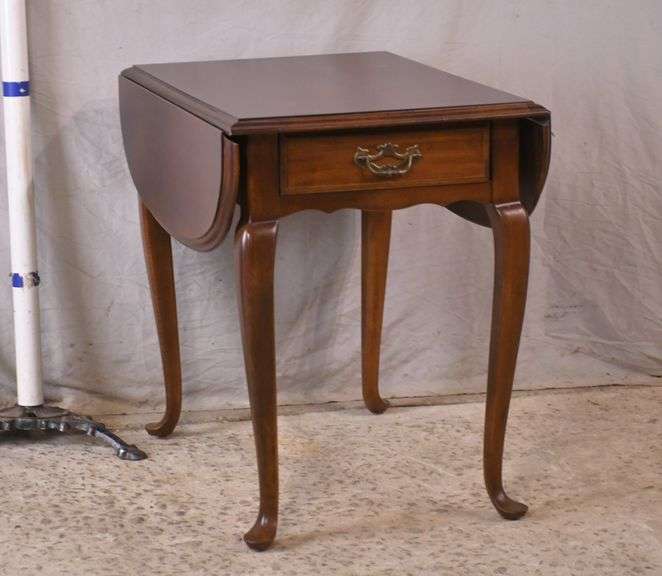 Lane cherry Queen Anne style single drawer dropleaf side table; 8832