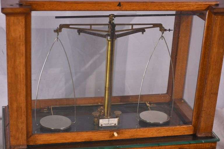Becker Brothers balance scales in mahogany and glass single drawer case; 697-1435
