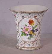Royal Europe round porcelain vase with floral design; 15961-247
