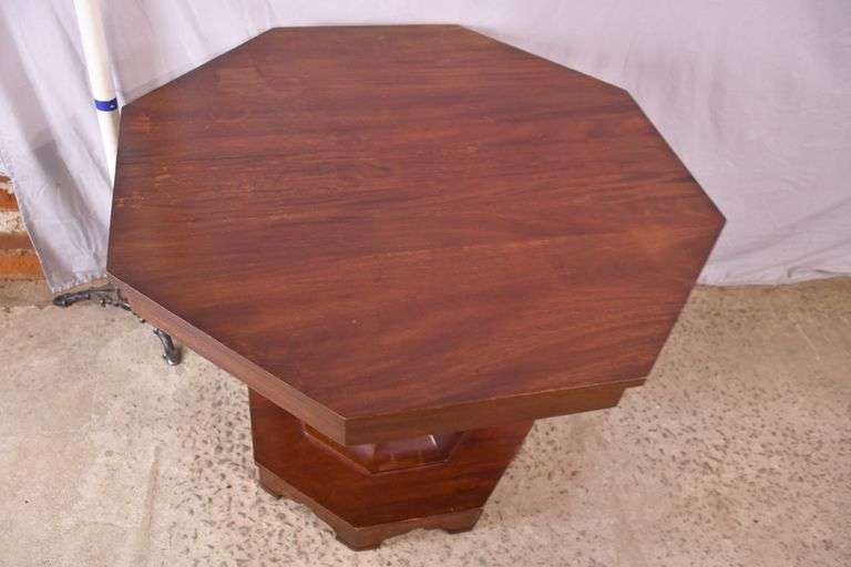 Mahogany octagonal single pedestal center table; 1130-095