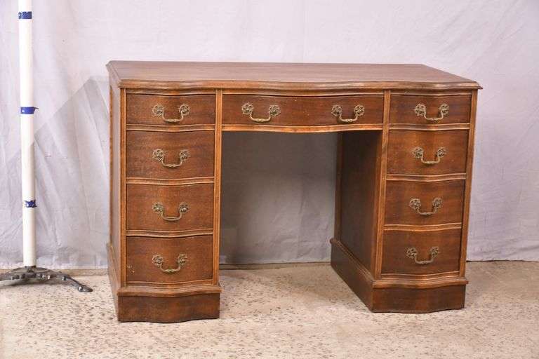 Mahogany serpentine front kneehole desk; 1148-008