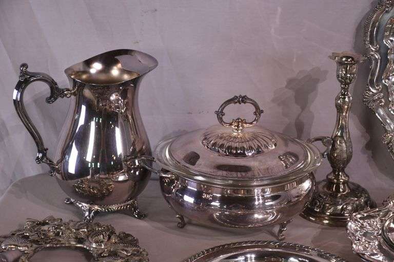 Large group of miscellaneous silverplate items; 6117-050B