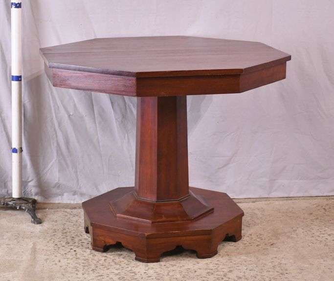 Mahogany octagonal single pedestal center table; 1130-095