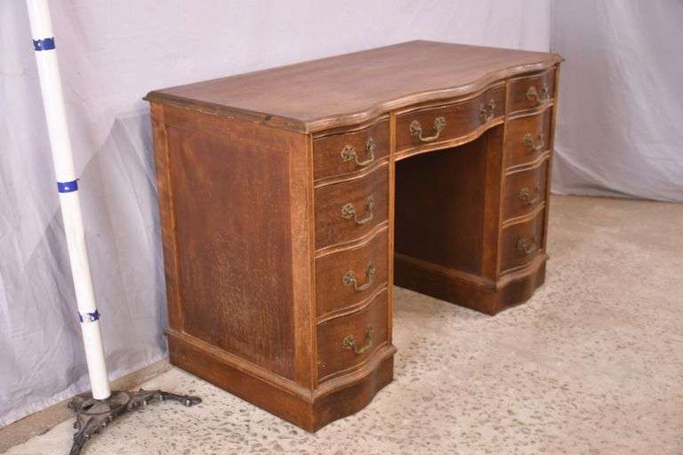 Mahogany serpentine front kneehole desk; 1148-008