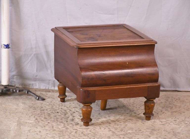 Early mahogany chamber pot with turned legs; 6117-047