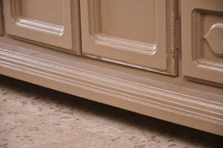 Painted triple dresser with fitted interior; 495-321