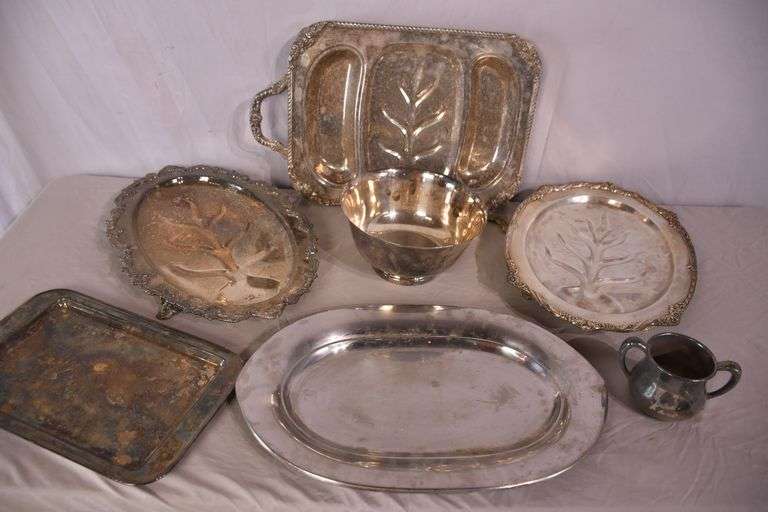 Group of miscellaneous silverplate items; 14-2664