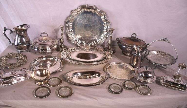 Large group of miscellaneous silverplate items; 6117-050B