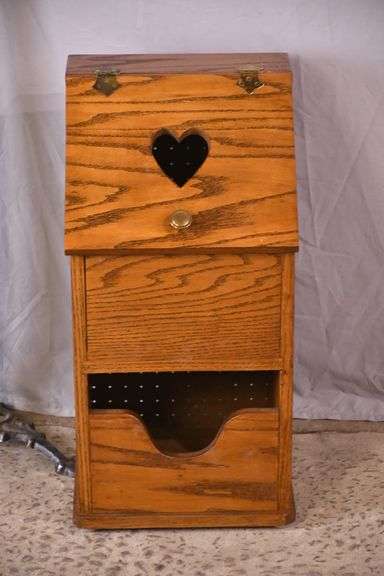 Oak lift-top stand with heart-shaped cutout; 16748-010