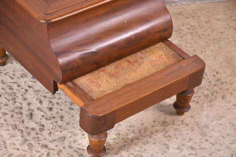 Early mahogany chamber pot with turned legs; 6117-047