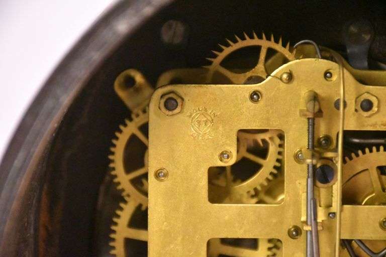 Seth Thomas clock with convex glass door and mahogany case; 6117-016