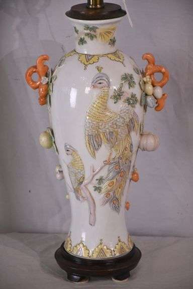 Ornate Oriental style ceramic lamp; 10271-011