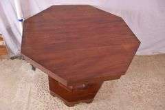 Mahogany octagonal single pedestal center table; 1130-095