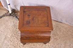 Early mahogany chamber pot with turned legs; 6117-047