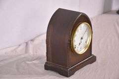 Seth Thomas clock with convex glass door and mahogany case; 6117-016