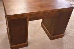 Mahogany serpentine front kneehole desk; 1148-008