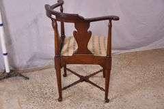 Mahogany Queen Anne style corner chair; 919-103